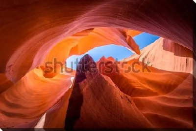 Удивительные пластичные формы скал Каньона Антилопы (США, штат Аризона)