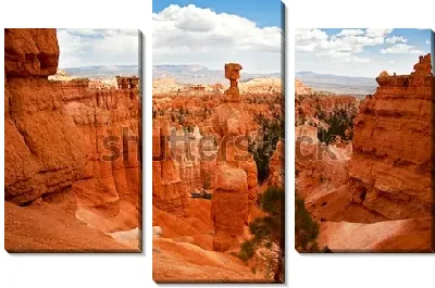 Модульная картина Впечатляющая панорама Брайс-Каньона с Молотом Тора на первом плане в окружении скалистых шпилей (США)