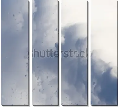 Густые клубы снежной лавины