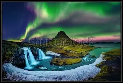 Картина Северное сияние над водопадами и горной долиной Киркьюфетль (Исландия)