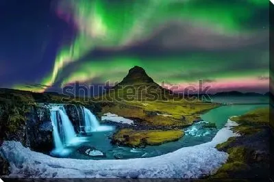 Картина маслом Северное сияние над водопадами и горной долиной Киркьюфетль (Исландия)