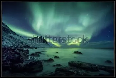 Удивительный пейзаж с северным сиянием над мысом Стокснес (Исландия)