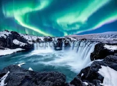 Плакат Фантастическое северное сияние над водопадом Годафосс (Исландия)