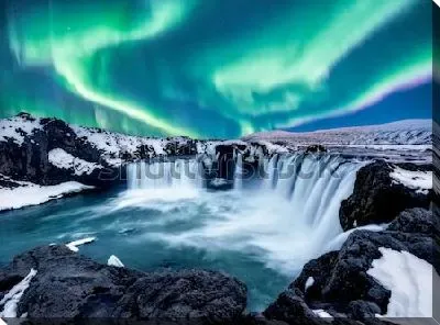 Постер Фантастическое северное сияние над водопадом Годафосс (Исландия)