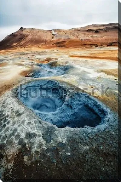 Постер Фантастический пейзаж с кратерами горячих источников в геотермальной долине Хверир (Исландия)