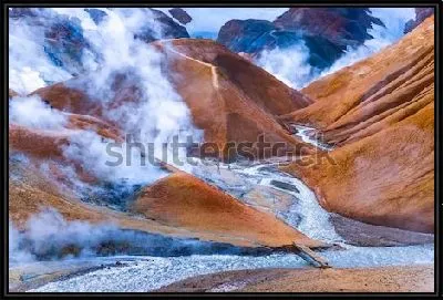 Картина Фантастический пейзаж с дымящейся от горячих источников вулканической долиной Кедлингарфьёдль (Исландия)