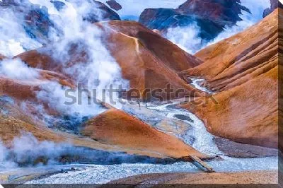 Картина маслом Фантастический пейзаж с дымящейся от горячих источников вулканической долиной Кедлингарфьёдль (Исландия)