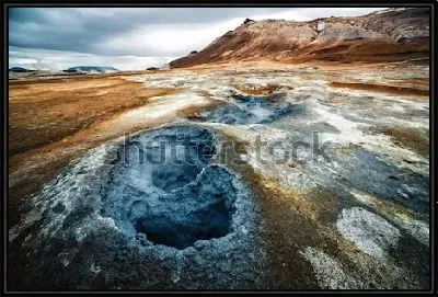 Фантастический пейзаж с кратерами горячих источников в геотермальной долине Хверир (Исландия) №2