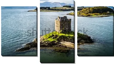 Модульная картина Замок Сталкер на одноимённом острове у западного побережья Шотландии
