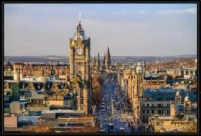 Картина Великолепная панорама Старого города со средневековыми замками в Эдинбурге (Шотландия)