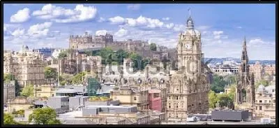 Картина Великолепная панорама Эдинбурга в солнечный день с видом на Эдинбургский замок (Шотландия)