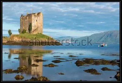 Картина Живописный замок Сталкер на маленьком острове (Шотландия)