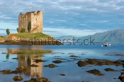 Плакат Живописный замок Сталкер на маленьком острове (Шотландия)