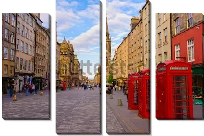 Модульная картина Центральная улица Эдинбурга с традиционными красными телефонными будками (Шотландия)