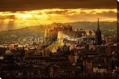 Картина маслом Панорама Эдинбурга в золотых лучах восходящего солнца с видом на Эдинбургский замок (Шотландия)