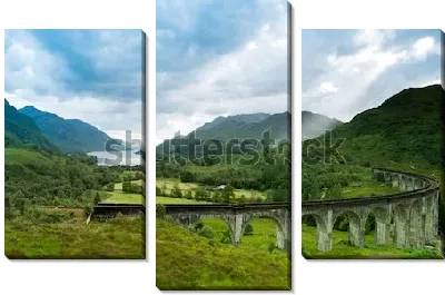 Виадук Гленфиннан с железной дорогой в окружении величественных зелёных гор с лесами (Шотландия)