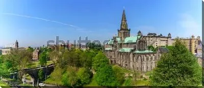 Постер Панорамный вид на зелёный парк и кафедральный собор Святого Мунго в Глазго (Шотландия)