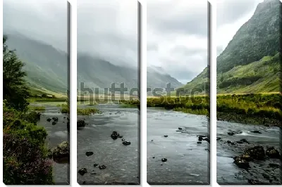 Модульная картина Живописная зелёная долина Гленко с горной рекой и низкими утренними облаками (Шотландия)