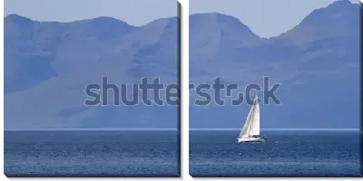 Модульная картина Парусная яхта в море на фоне величественных гор на западном побережье Шотландии