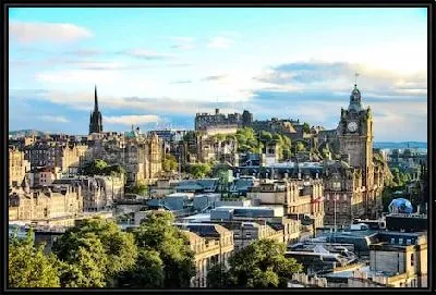 Картина Панорама Эдинбурга в ясный солнечный день со стороны холма Калтон-Хилл (Шотландия)