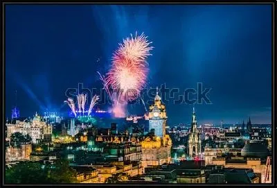 Картина Красочный фейерверк в ночном небе Эдинбурга