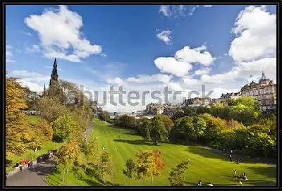 Картина Великолепный центральный парк Эдинбурга в осенний солнечный день