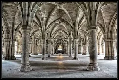 Великолепная аркада одного из залов Университета Глазго (Шотландия)