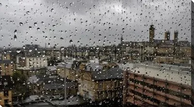 Панорама Глазго из окна в дождливый день (Шотландия)