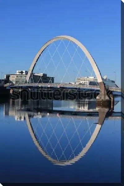 Постер Знаменитый полукруглый мост на реке Клайд в Глазго (Шотландия)