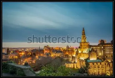 Картина Вечерняя панорама Глазго с красиво подсвеченным Кафедральным собором