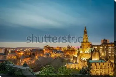 Постер Вечерняя панорама Глазго с красиво подсвеченным Кафедральным собором