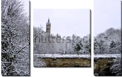 Модульная картина Зимний пейзаж с видом на башню Университета и старинный каменный арочный мост в парке (Глазго, Шотландия)