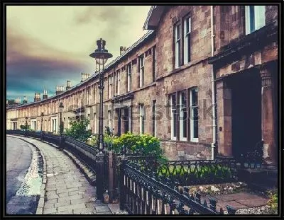 Картина Красивая изогнутая улочка с эдвардианскими домами в центре Глазго