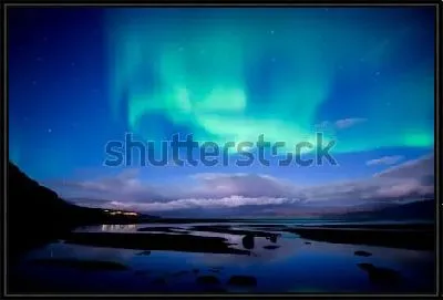 Картина Северное сияние над спокойным озером в Национальном парке Абиско (Швеция)