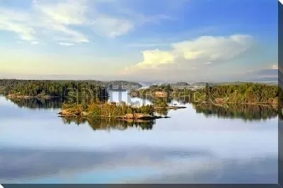 Великолепный Стокгольмский архипелаг в Балтийском море на восходе солнца (Швеция)