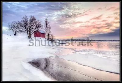 Картина Великолепный зимний пейзаж с красивым закатным небом и домиком на заснеженном берегу Стокгольмского архипелага (Швеция)