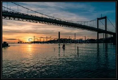 Картина Красивый закат над рекой и мостом в Гётеборге (Швеция)