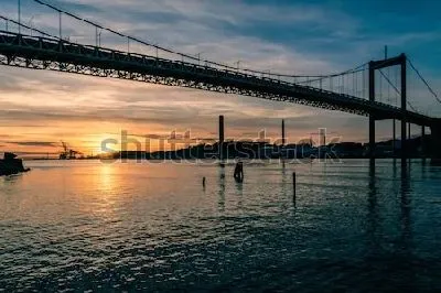 Плакат Красивый закат над рекой и мостом в Гётеборге (Швеция)