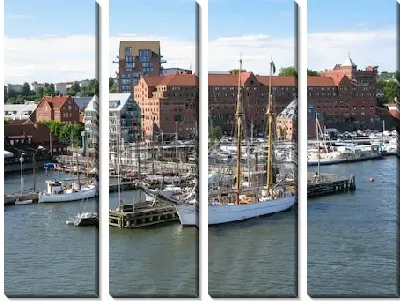 Модульная картина Причалы с парусниками и яхтами вдоль реки Гота в гавани Гётеборга (Швеция)