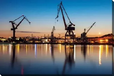 Постер Вечерний урбанистический пейзаж с кранами в порту Гётеборга (Швеция)