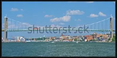 Картина Панорама Гётеборга с подвесным мостом на первом плане (Швеция)