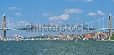 Плакат Панорама Гётеборга с подвесным мостом на первом плане (Швеция)