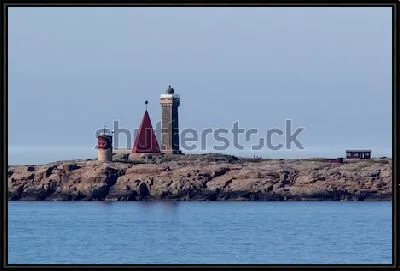 Маяк на скалистом острове Винга на входе в Гётеборг (Швеция)
