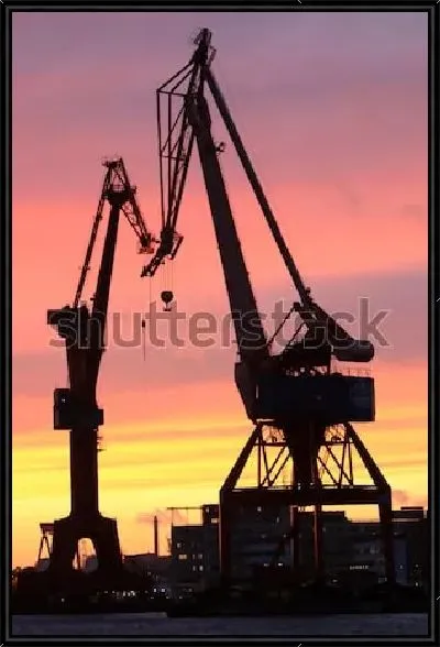 Картина Силуэты кранов в гавани Гётеборга на фоне великолепного красочного заката (Швеция)