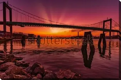 Постер Великолепный яркий закат над мостом Гётеборга (Швеция)