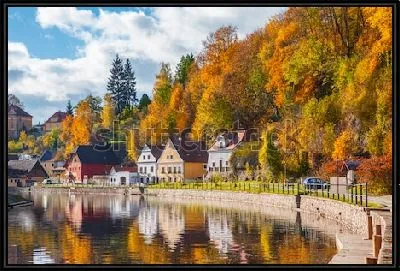 Картина Осенний пейзаж с уютной набережной Чески-Крумлова (Чехия)