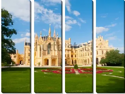 Великолепный замок Леднице в летний день (Моравия, Чехия)