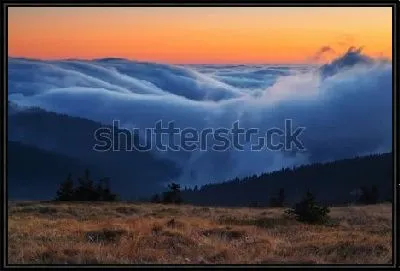 Картина Облака над горными хребтами Есеники на фоне оранжевого закатного неба (Чехия)