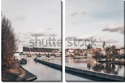 Модульная картина Панорама Праги с видом на Карлов Мост и Старый город на набережной Влтавы
