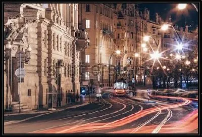 Картина Стремительные ленты ночных огней на улице Праги